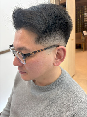 サイドパート×スキンフェード