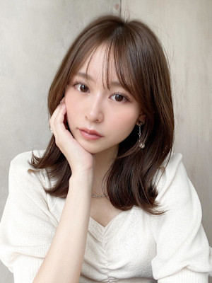 韓国風美髪外ハネボブくびれミディアムレイヤーワイドバング