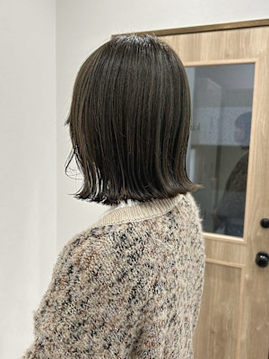 ☆透明感カラー　カーキグレージュ外はねボブ