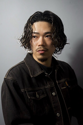 ミディアムセンターパートパーマ