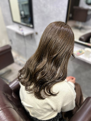 オリーブグレージュ