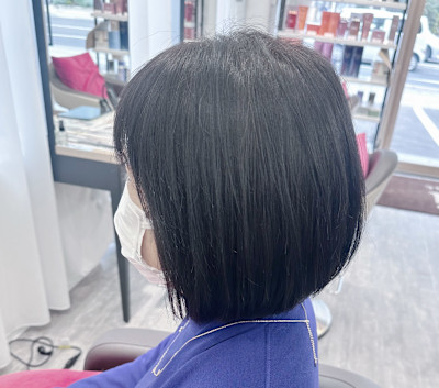 ブラック　前下がりボブ　上品スタイル