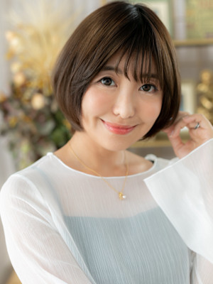 黒髪アースカラーナチュラル丸みマッシュボブ　くすみベージュ