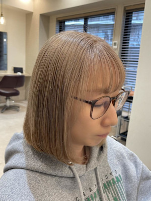 ライトベージュ