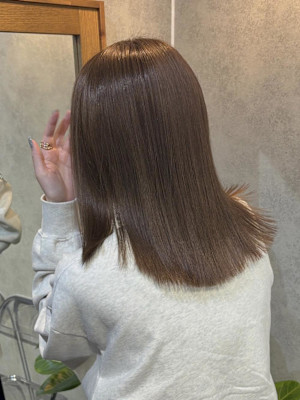 ○赤みを抑えたまろやかベージュカラー