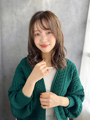 20代30代40代　ツヤ髪ニュアンスレイヤー小顔