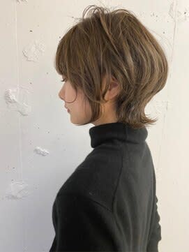 くびれショートウルフハイライトボブウルフ　ウルフカット