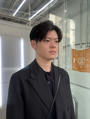 センターパートショートスタイル