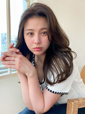 イメチェンロングレイヤー顔周りレイヤー後れ毛小顔カット美髪