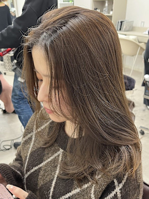 レイヤーカット×アッシュブラウン