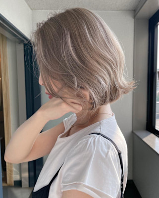 ペールベージュ_ ホワイトグレージュ