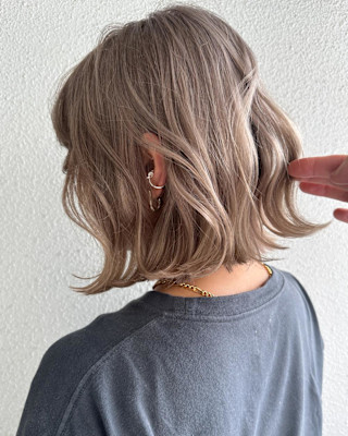 ホワイトグレージュ_ ホワイトブロンド_ ペールベージュ