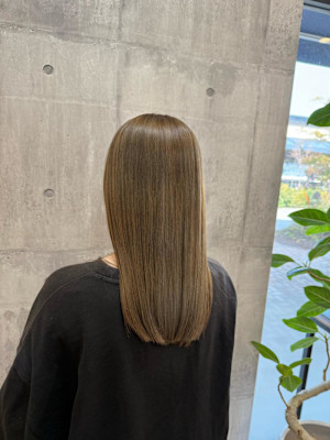 オリーブベージュ