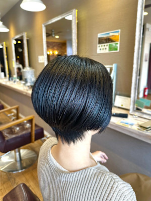 大人ショートミルクテーベージュハイライトレイヤーボブウルフ