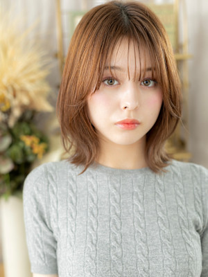 大人可愛いアプリコットオレンジ外ハネロブ　細めハイライト