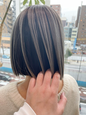 逆インナーカラー/グレー＆ブラック/ぷつっとボブ