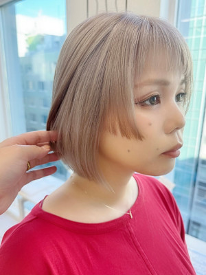 全体ブリーチオンカラー /ミルクティーカラー/姫カットボブ