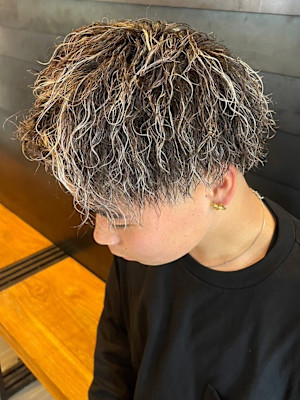 ツイストスパイラルパーマ ハイライト マッシュ ショート