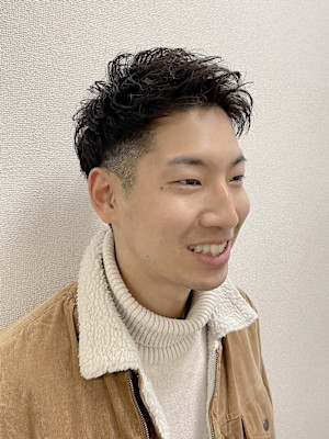 アップバング スキンフェード ツーブロック ツイストパーマ