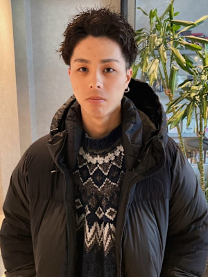 スパイキーショート ツイストパーマ アップバング 黒髪 束感