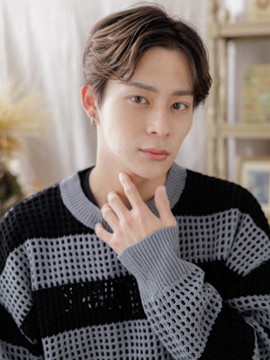 アップバングくせ毛風モテ髪メンズコンマヘア　フェザーショート