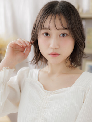 透けバングフェザーパーマゆるふわボブディ　細めハイライト