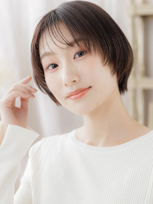 小顔シースルーバングショートカットレイヤー　マロンベージュ