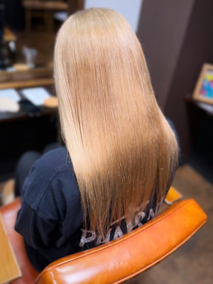 ブロンドカラー 美髪 ケアブリーチ 艶トリートメント 20代