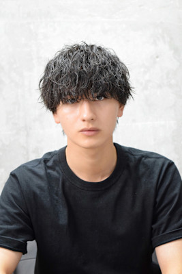 ツイストスパイラルパーマ黒髪マッシュウルフツイストパーマ