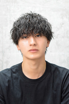 ツイストスパイラルパーマ黒髪マッシュウルフツイストパーマ