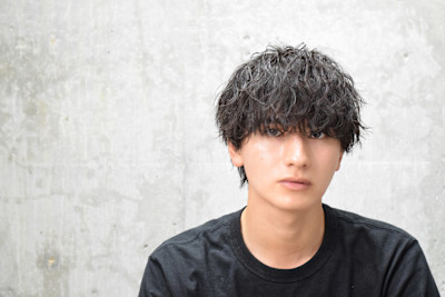 ツイストスパイラルパーマ黒髪マッシュウルフツイストパーマ