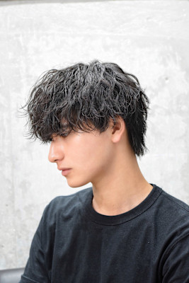 ツイストスパイラルパーマ黒髪マッシュウルフツイストパーマ