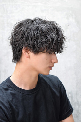 ツイストスパイラルパーマ黒髪マッシュウルフツイストパーマ