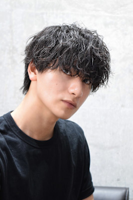 ツイストスパイラルパーマ黒髪マッシュウルフツイストパーマ