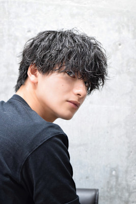 ツイストスパイラルパーマ黒髪マッシュウルフツイストパーマ