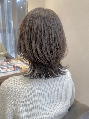 ≪スタイリングが楽ちん♪≫軽やかミディアムくびれヘア