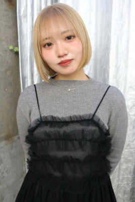 ステップボーンカット ボブスタイル/美髪/ホワイトブロンド