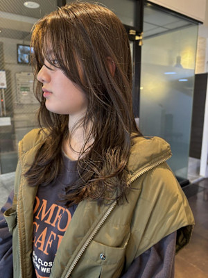 オリーブグレージュ