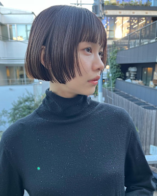 ダークベージュカラーにクラシックボブ+顔まわりレイヤーカット
