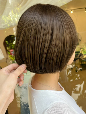 透明感カラー×丸みショートボブ