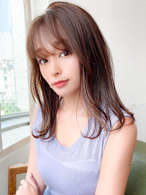 韓国風美髪外ハネボブくびれミディアムレイヤーワイドバング