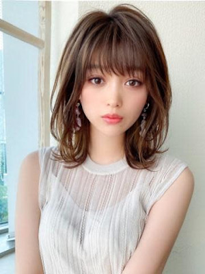 韓国風美髪外ハネボブくびれミディアムレイヤーワイドバング