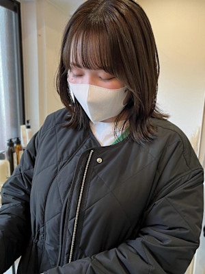 オリーブカラーのレイヤーボブ【坂口恵梨子】