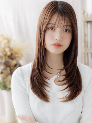 ミルクティーカラー顔回りレイヤーストレート　細めハイライト