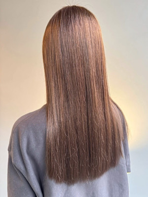 ラテベージュ ストレートヘア ダメージレスカラー ロング
