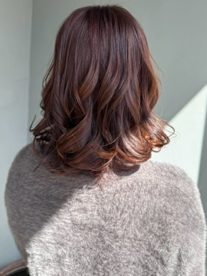 マロンブラウン ミディアムヘア 20代 30代 コテ巻き