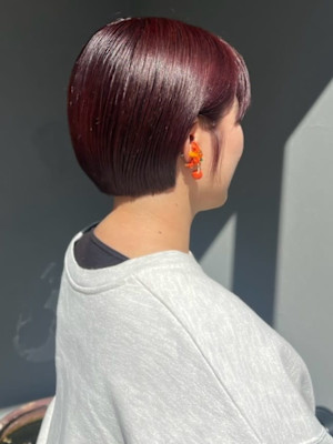 ワインレッド 丸みショートボブ ダメージレスカラー