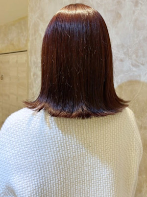チェリーレッド 暖色系カラー 外ハネアレンジ 髪質改善