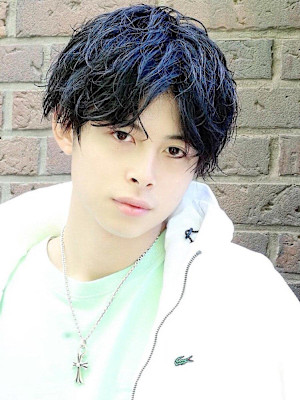 センターパートモテウェーブ