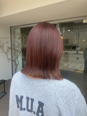 切りっぱなしボブ×ピンクベージュ